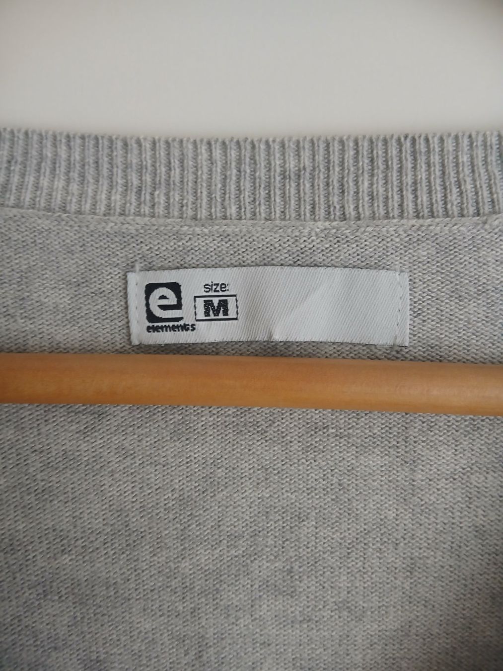 Element Maglioni & Felpe: Elements Pullover V-Ausschnitt grau kariert Grösse M Top – Usato da Dietikon venduto da mih_xsk8 2