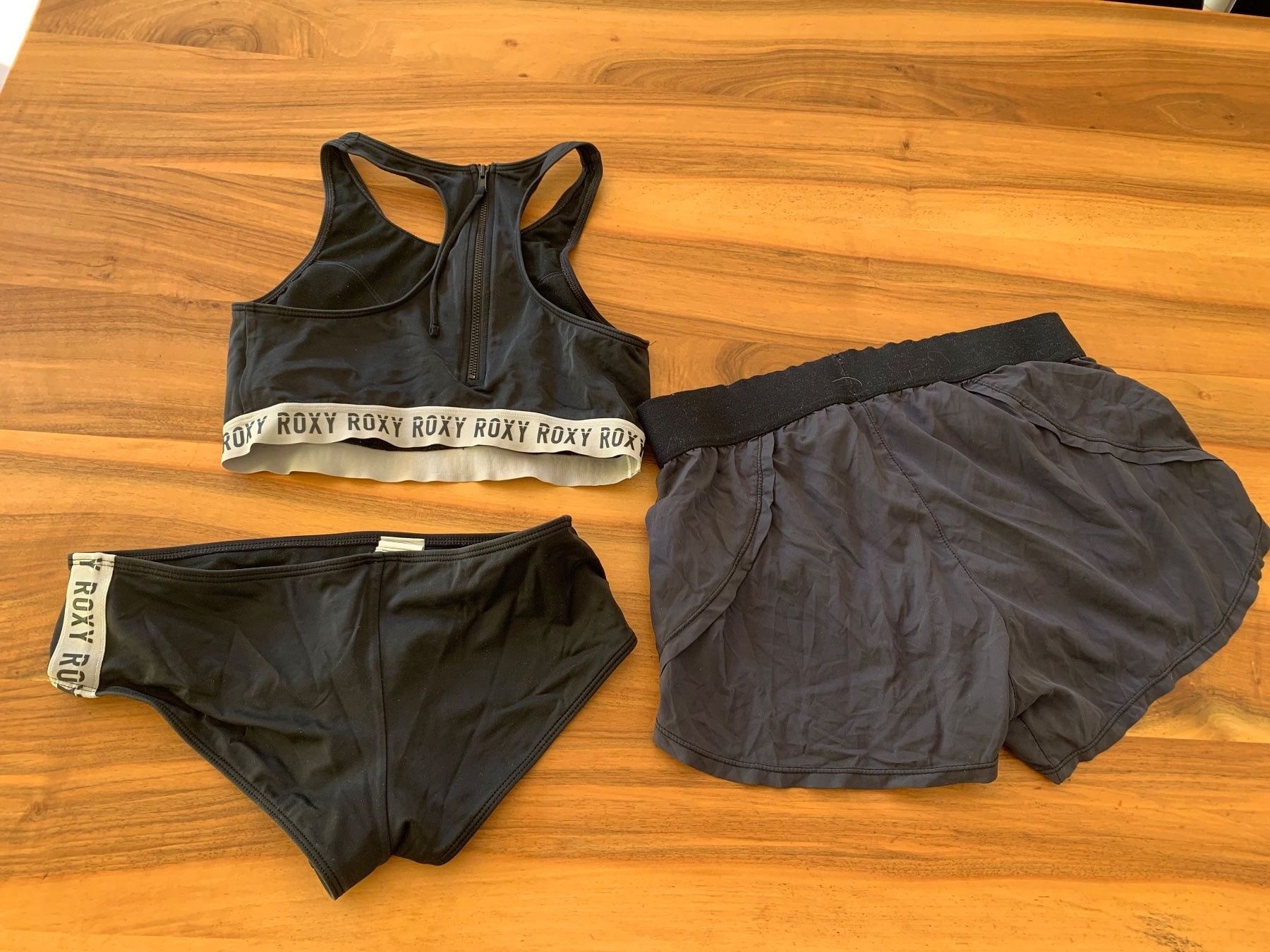 Roxy Costumi da bagno & Bikini: ROXY Bustier Bikini und Hose Gr. S schwarz/weiss – Usato da Meiringen venduto da luanik 3