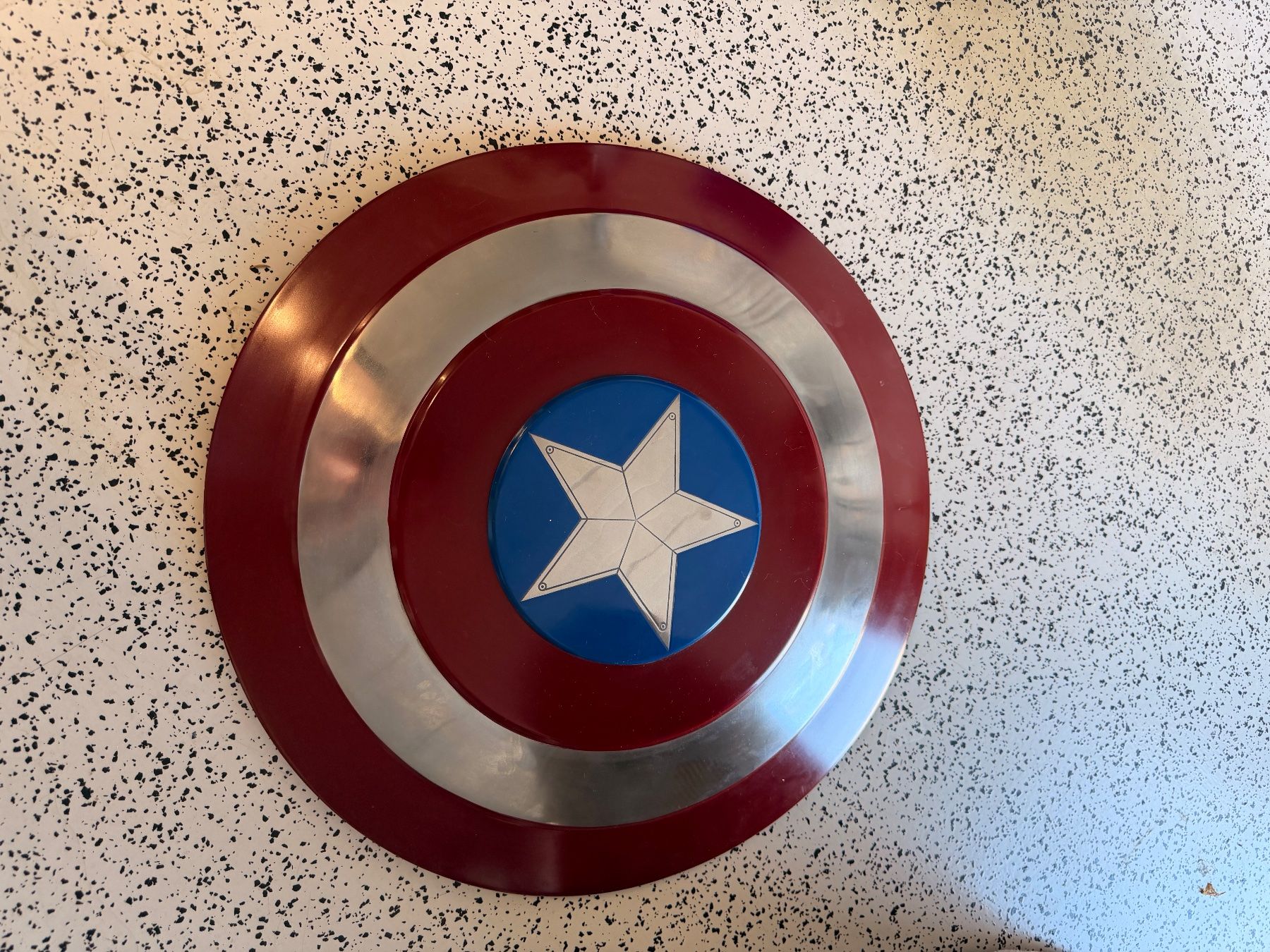 Skulpturen & Statuen: Marvel Captain America Maske&Schild – Neu (gemäss Beschreibung) aus Rupperswil von buergin01 3