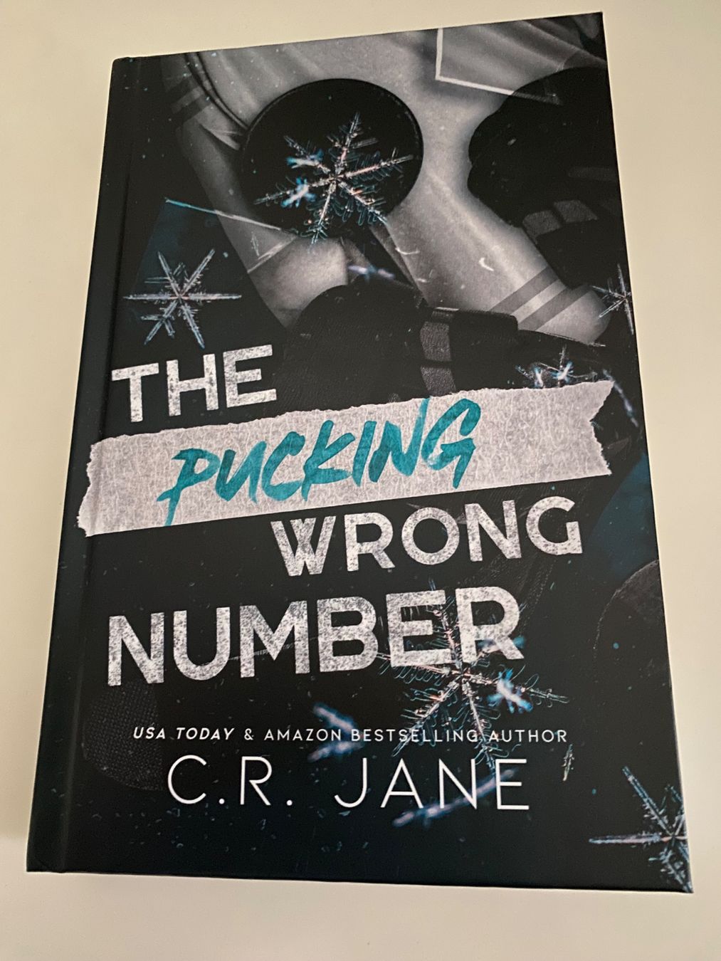 Libri: Buch "The Pucking Wrong Number" von C.R. Jane – Nuovo (secondo la descrizione) da Fällanden venduto da Maxim20