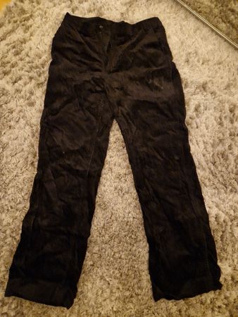 Breitgeschnittene schwarze Hose in 42.