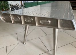 Super cooler Designer Fliegertisch