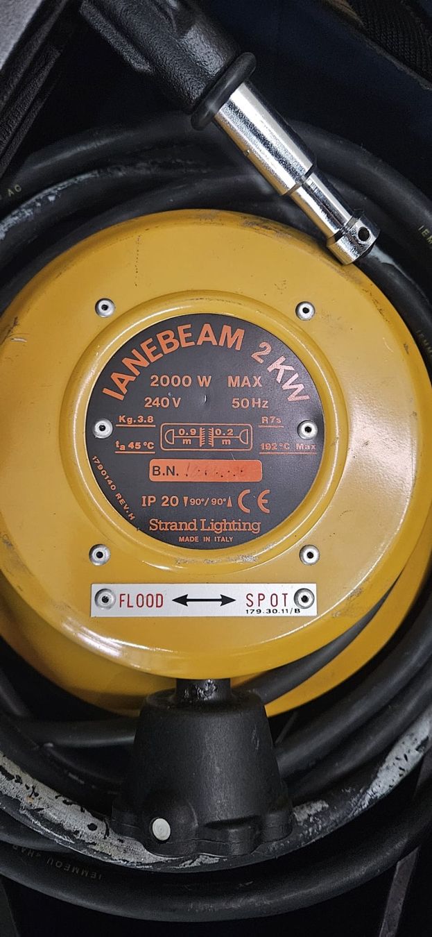 Lampade: 2X Projecteur IaneBeam 2000 watts – Usato da Payerne venduto da RyserGroupeSA 3