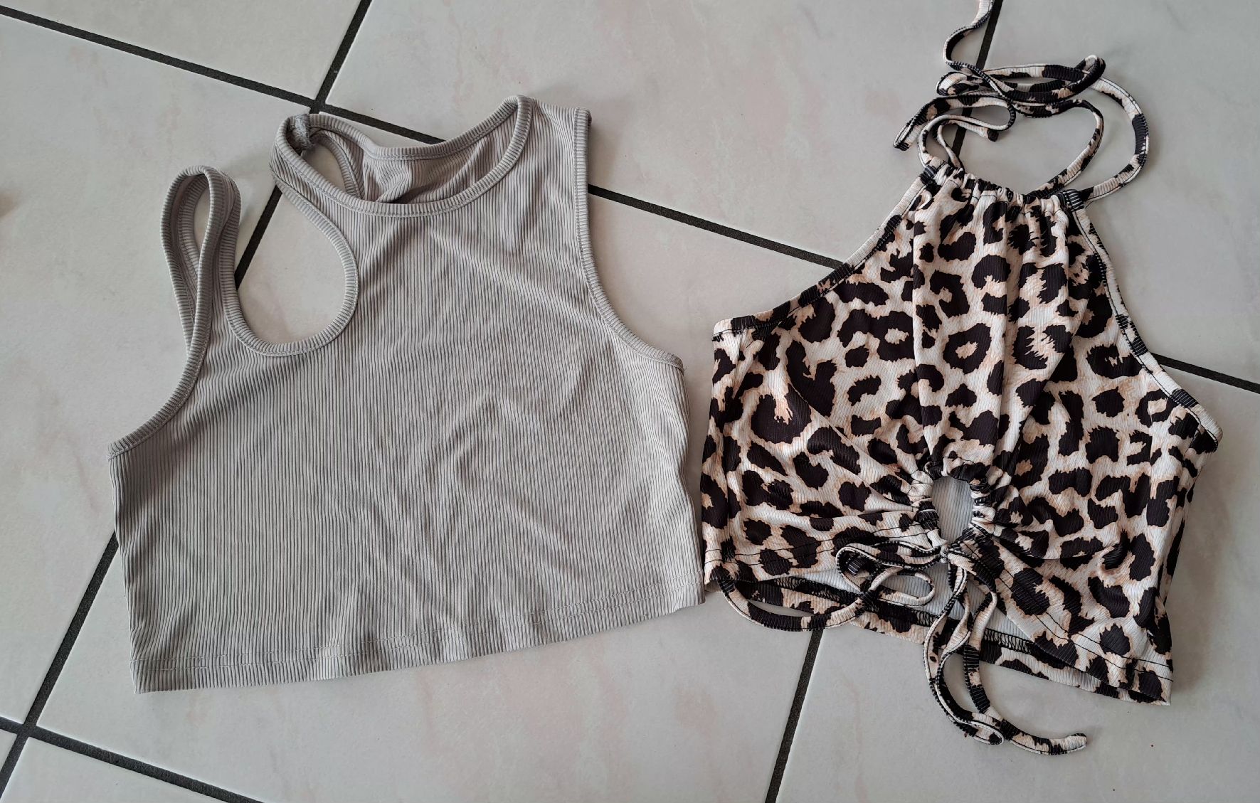 Lotti & Set di vestiti: Lot de 2 tops d'été - Taille S – Nuovo (secondo la descrizione) da RIAZ venduto da Betty012