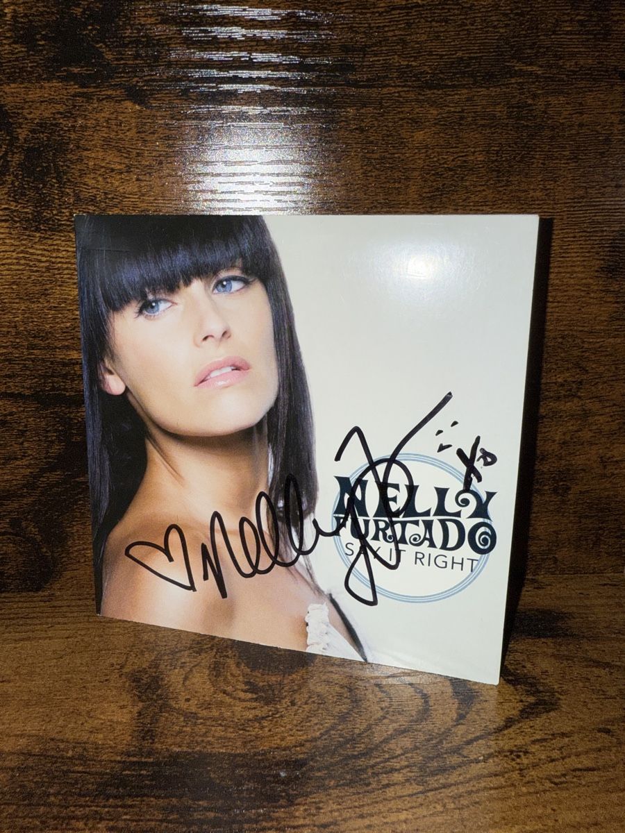 Autogramme: Nelly Furtado Original Autogramm – Neu (gemäss Beschreibung) aus Allschwil von Collector.Shop.Swizz