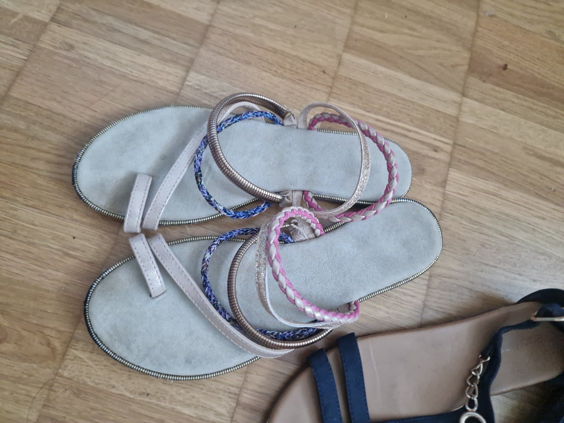 Scarpe da donna: Sandale 3 Paar gr.38 – Usato da Langendorf venduto da Ariyan01 3