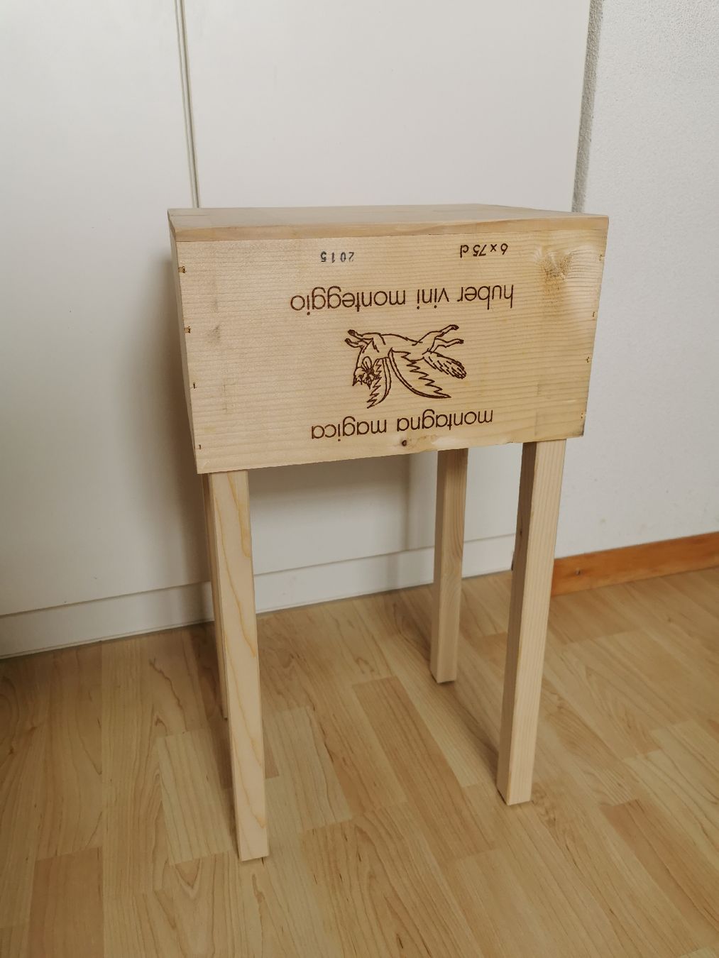 Tavoli: Beistelltisch aus Weinkiste – Usato da Oberwangen TG venduto da Oshiraz
