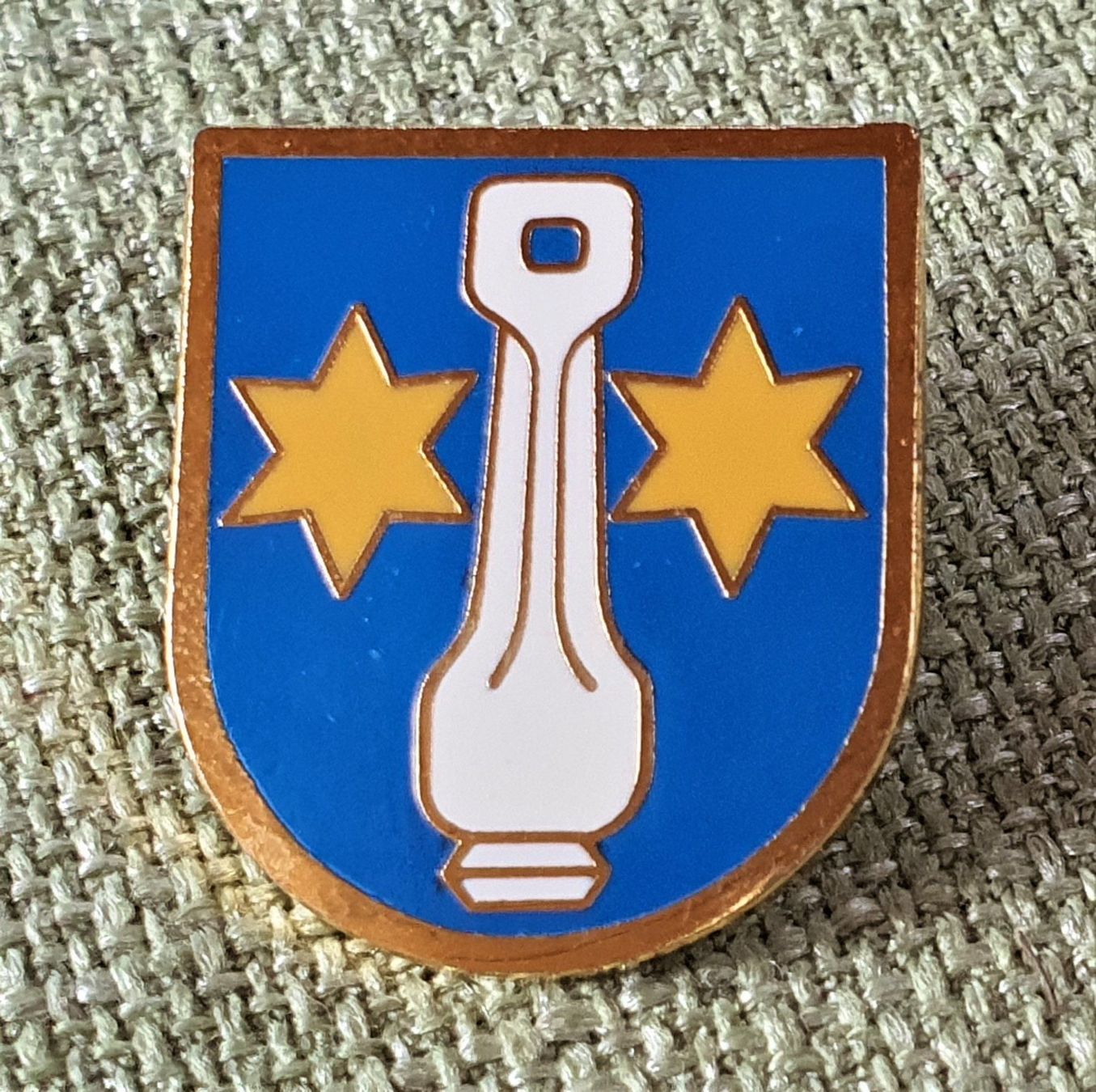 Placchette & Badge: D502 - Pin Gemeindewappen Kallnach BE – Usato da Reinach BL venduto da Boston-Verkauf
