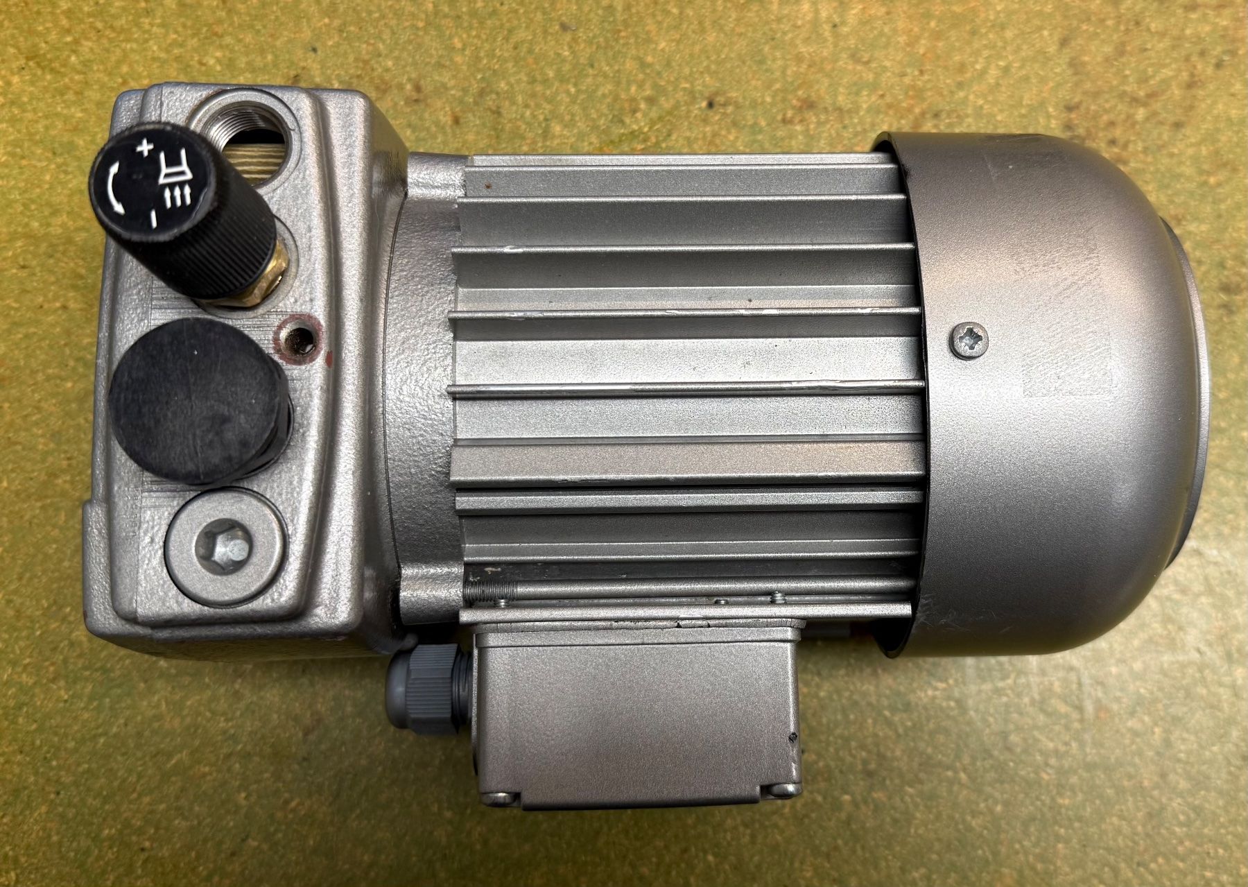 Accessori da laboratorio: Vakuumpumpe Becker VT4.8 – Usato da Rudolfstetten venduto da Aldo100