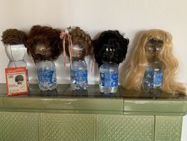 5 verschiedene Puppenperücken 