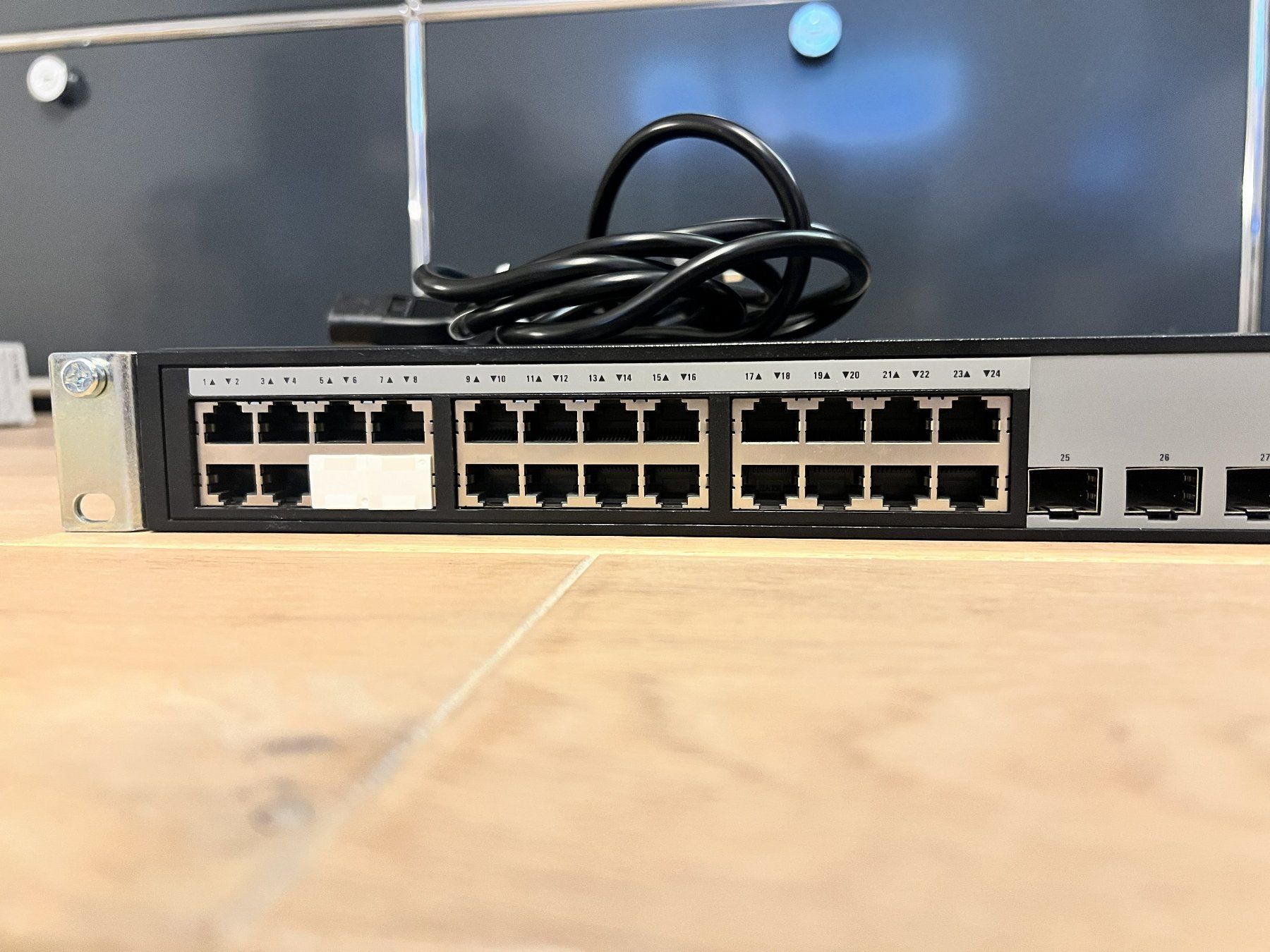 Hewlett Packard PCs: HP 1920-24G Switch – Gebraucht aus Nürensdorf von Airbus340 3