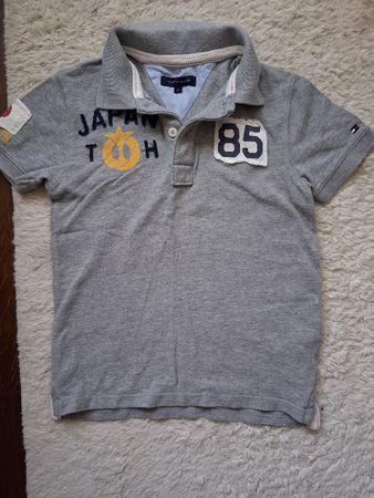 Tommy Hilfiger Poloshirt mit "JAPAN" grau Gr.128