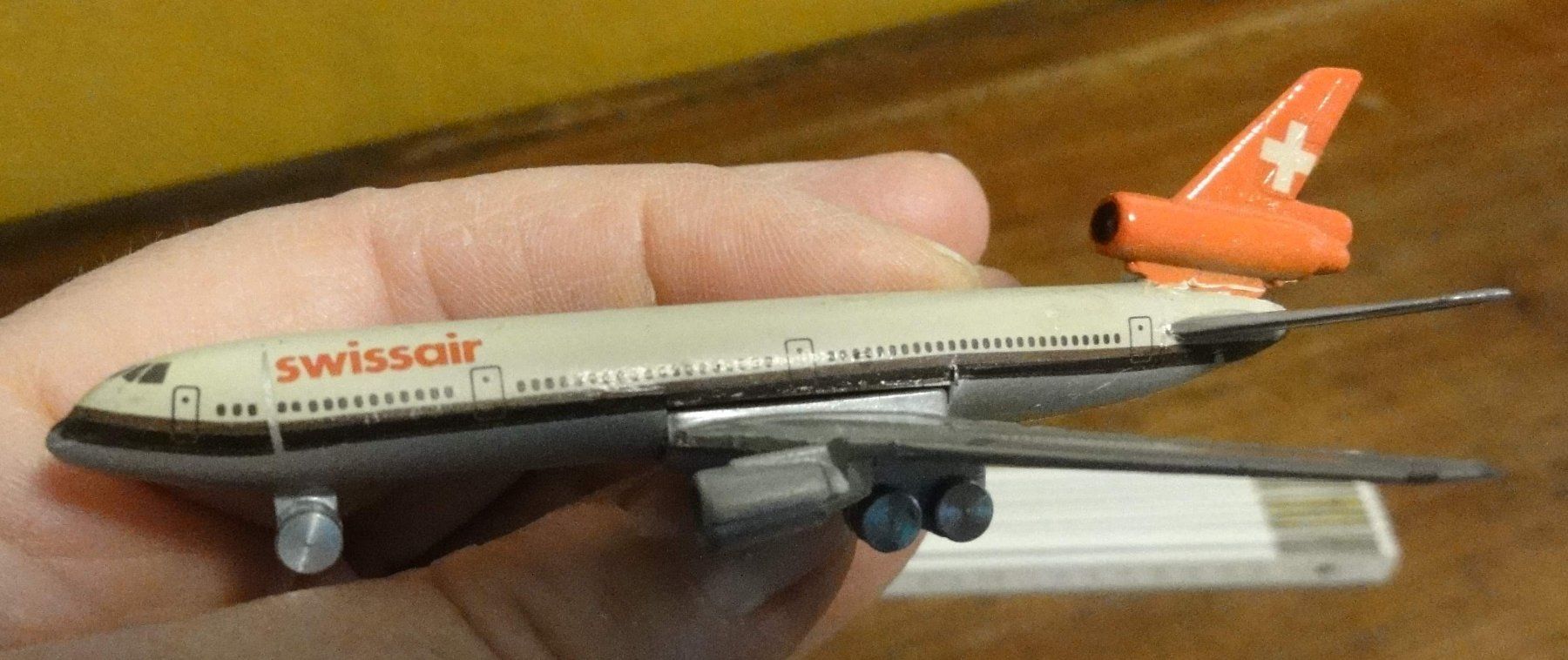 Swissair Modellbausätze & Standmodelle: Flugzeugmodell DC 10 Swissair, Metall – Gebraucht aus Wohlen AG von Flusslauf 4