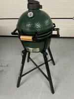 Big Green Egg Medium Grill with Stand, unbenutzt