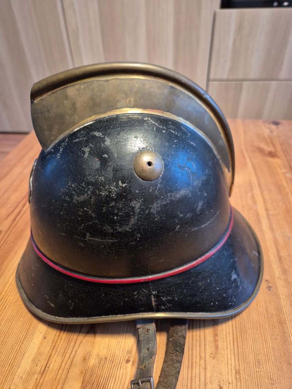 Pompieri: Alter Feuerwehrhelm – Usato da Dietikon venduto da 4loki 2