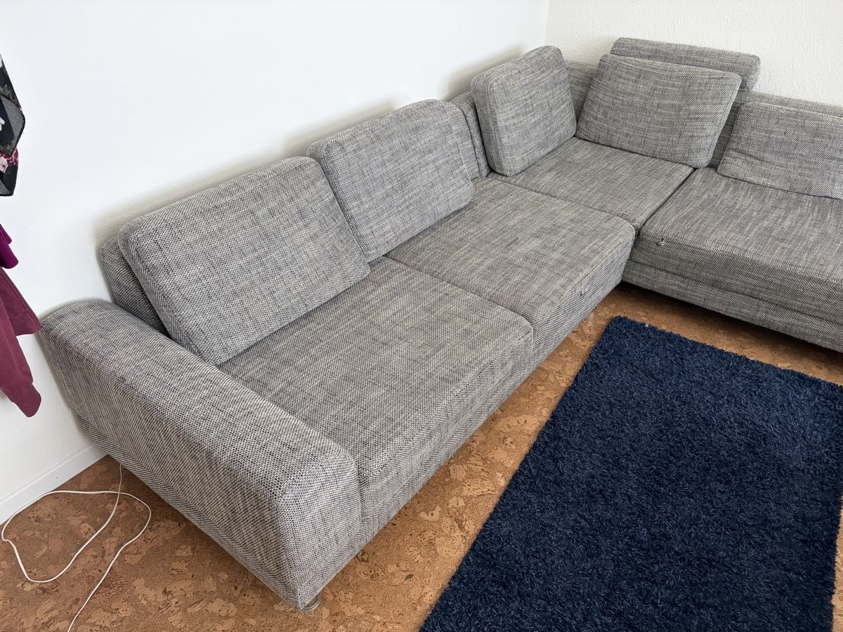 Divani: Ecksofa grau mit Hocker – Usato da Oberentfelden venduto da mir_y2yj 1
