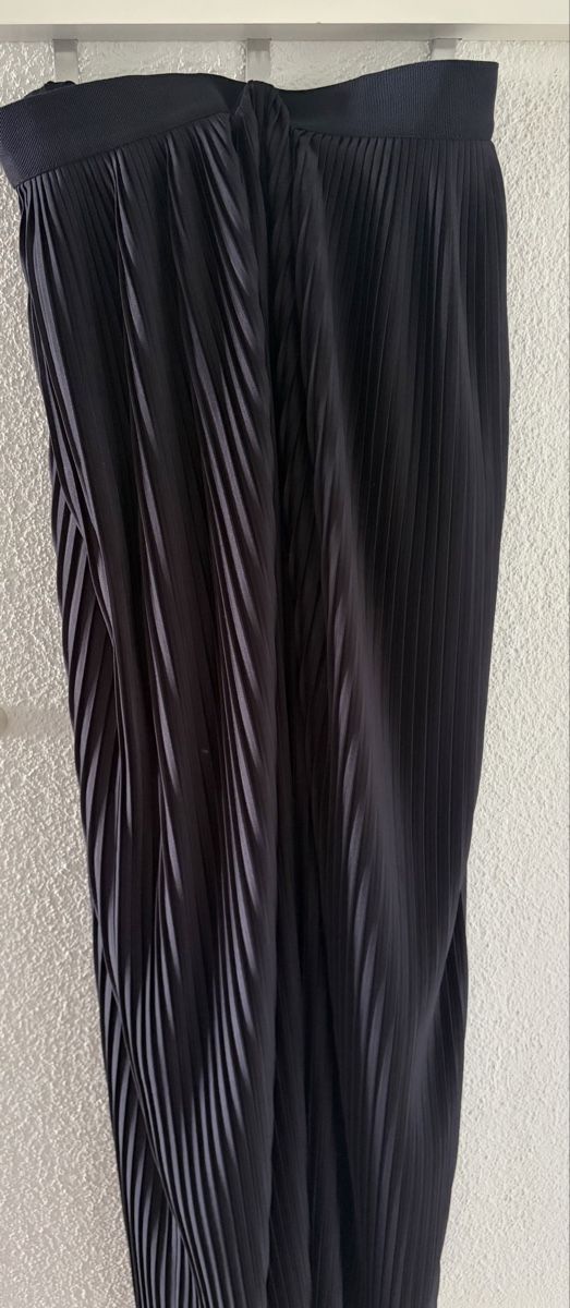 Cos Hosen: Cos Schwarze Hose mit Falten – Neu (gemäss Beschreibung) aus HORGEN von paris007 2