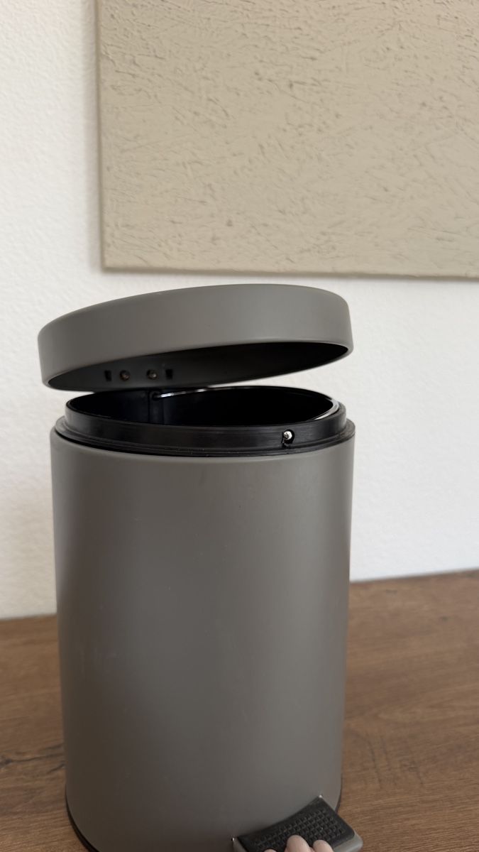 Altro per la casa: Abfallbehälter Treteimer Metall grau 3liter – Usato da Männedorf venduto da pam_h5gv 3