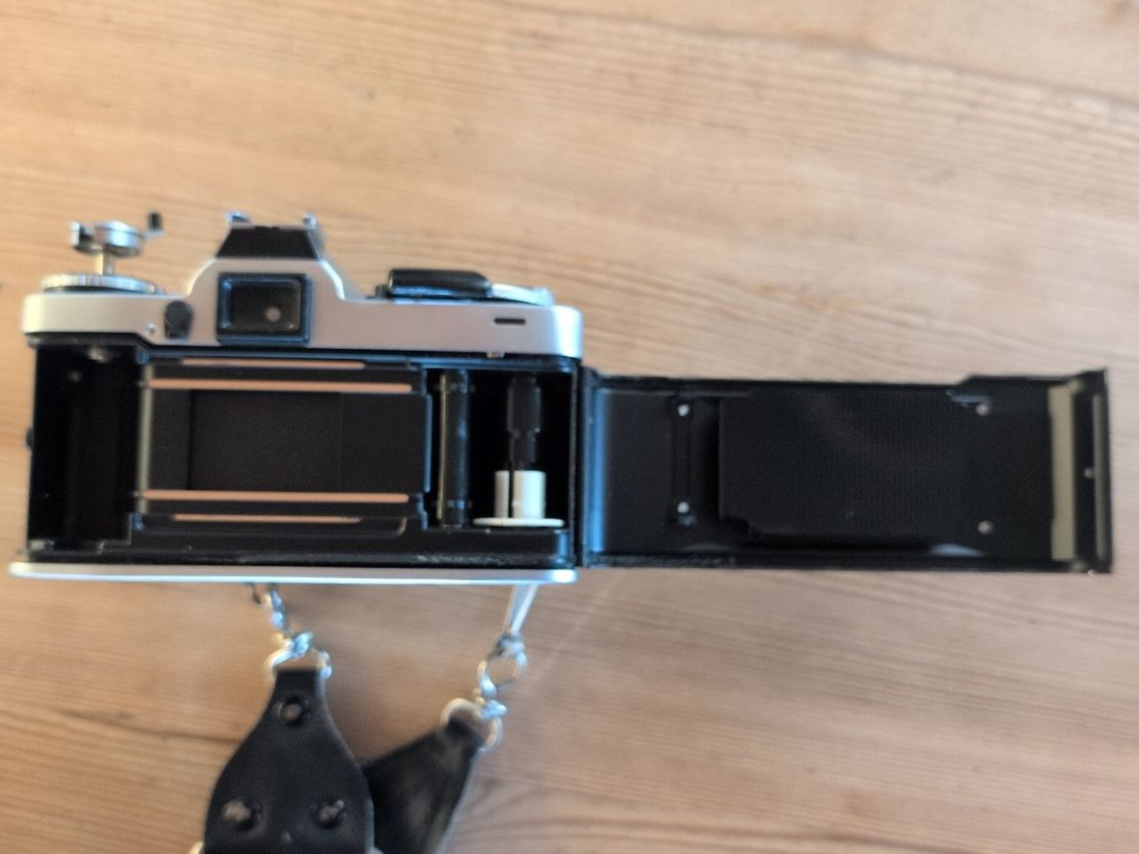 Minolta Kamera: Minolta XD7 Analogkamera mit 2 Objektiven & Blitz – Gebraucht aus Baden von log_mq7q 8
