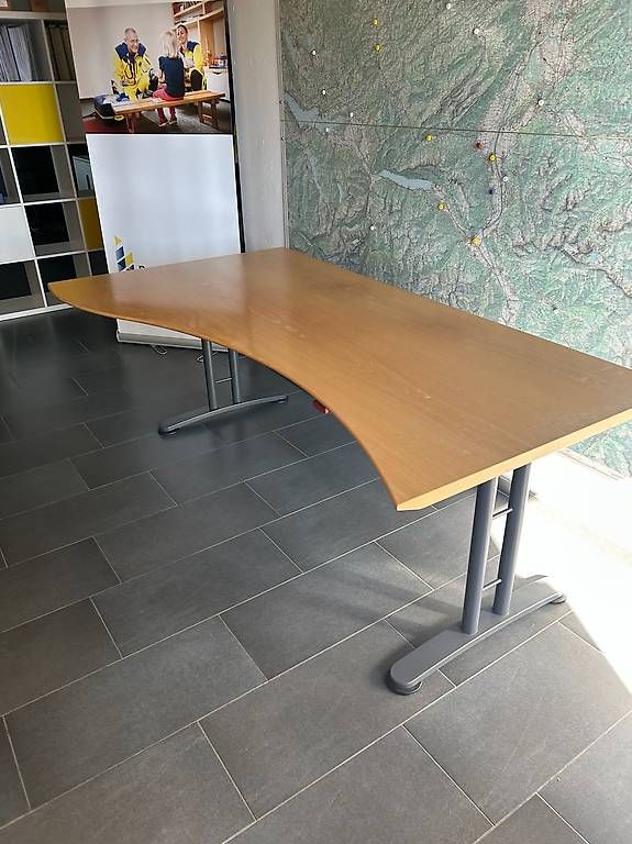 Scrivanie: Bürotisch  – Usato da Wolfertswil venduto da Acajena 1