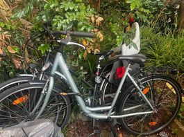 Gepflegtes Citybike mit Gepäckträger  fahrbereit