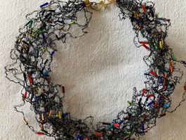 Collier aus Nylonfaden  und alten und neuen Stabperlen