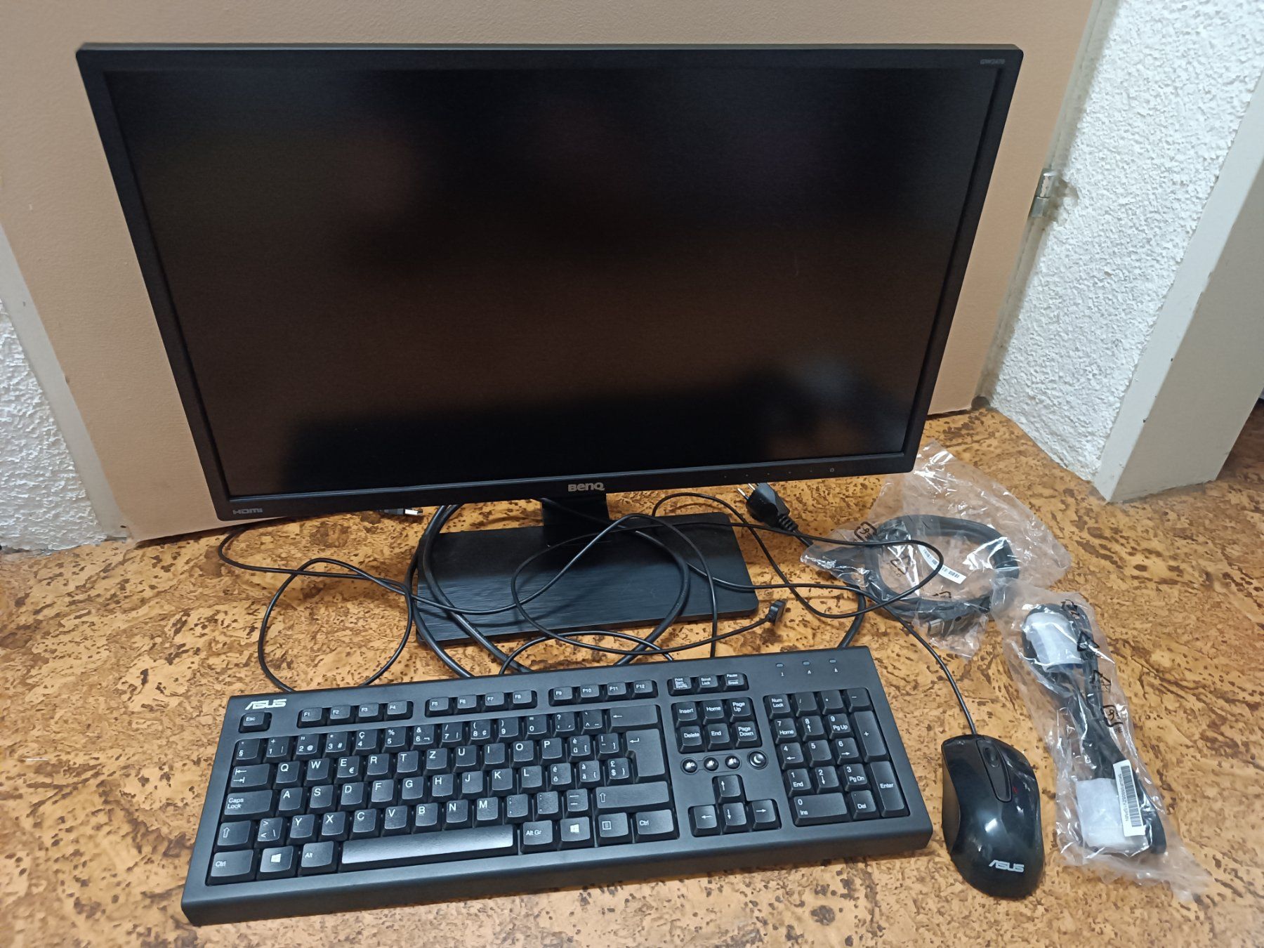 BenQ Monitore: Monitor, Tastatur und Maus Set – Gebraucht aus Obfelden von  5
