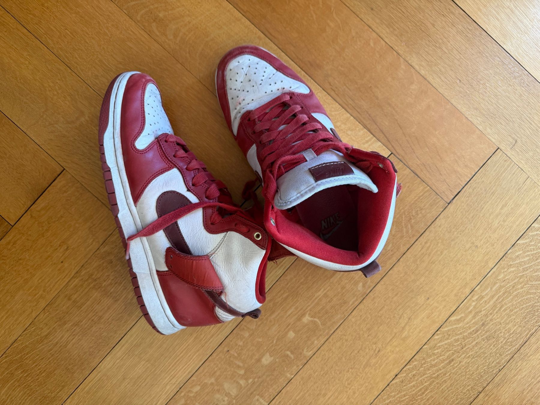 Nike Chaussures hommes: Nike SB high – Red and white – D'occasion à Lausanne par estevanbourquard