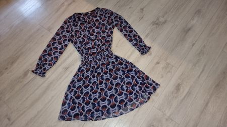 Schönes Kleid mit Muster, Grösse S, Top Zustand