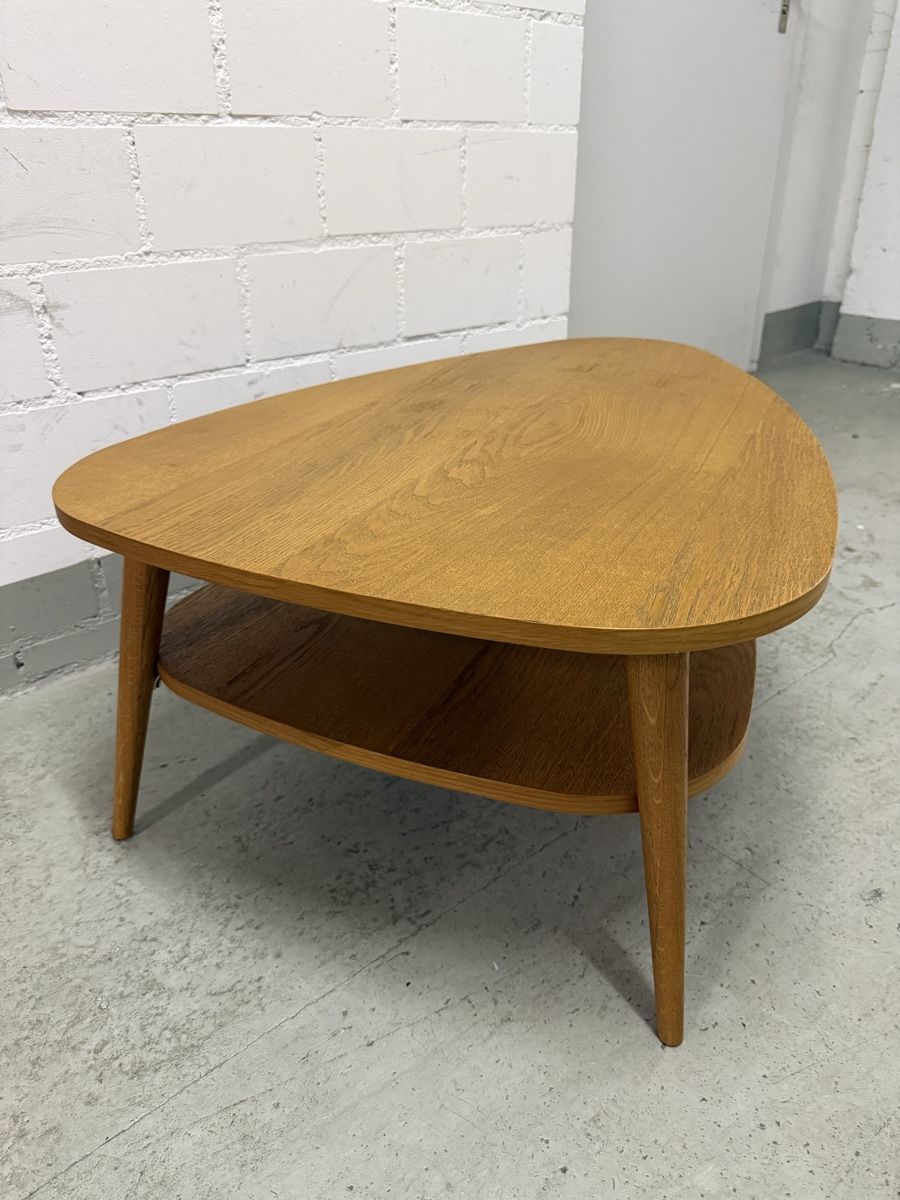 Tables: Couchtisch Holz mit Ablage – D'occasion à Bern par retobeau 2