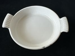 Gusseiserne, Auflaufform, rund und ca. 15 cm D., gelb