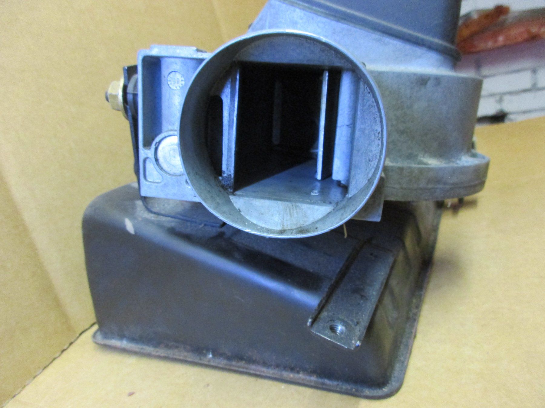 BMW Tutti pezzi di ricambio auto: BMW  E28 E30  Luftmassenmesser  Bosch 0 280 202 031 – Usato da Ennetmoos venduto da Truckdiver 2