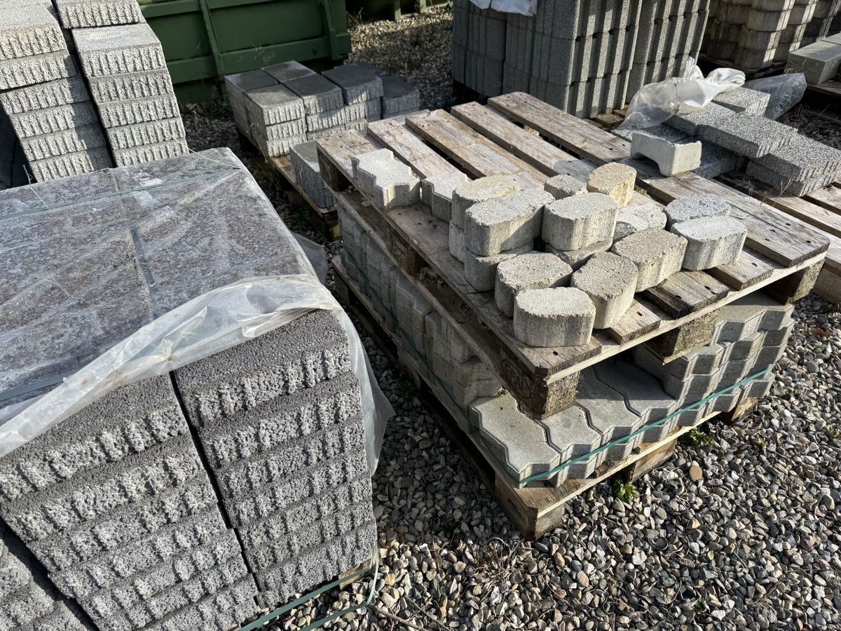 Rivestimenti per pavimenti: Diverse Betonbodenbeläge – Nuovo (secondo la descrizione) da Aesch BL venduto da strawberry. 7