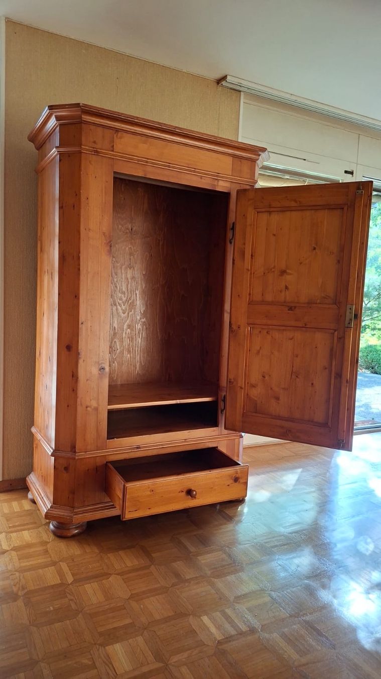 Armoires: Armoire ancienne en bois – D'occasion à Lausanne par wan_hh6x 2
