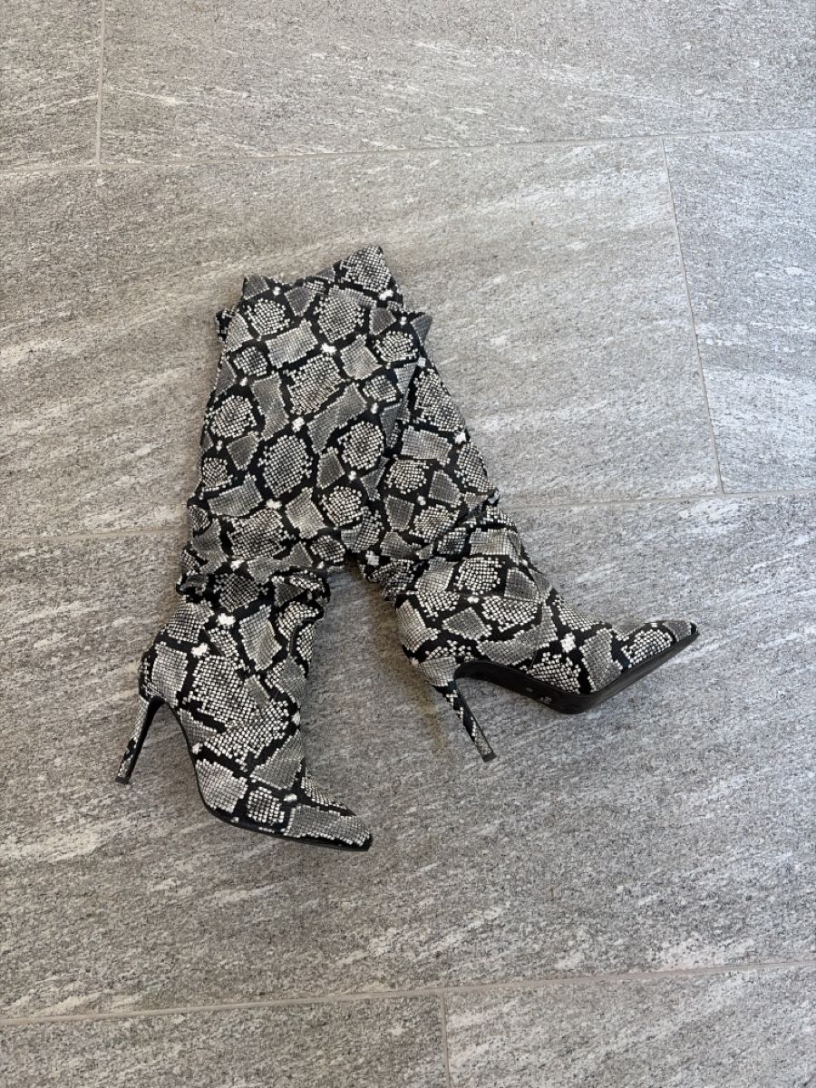 Damenschuhe: Stivali texani - 38  – Gebraucht aus Davesco-Soragno von Chichijango