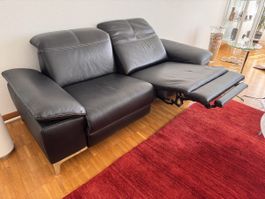 2-Sitzer Ledersofa schwarz – elektrisch verstellbar / Relax