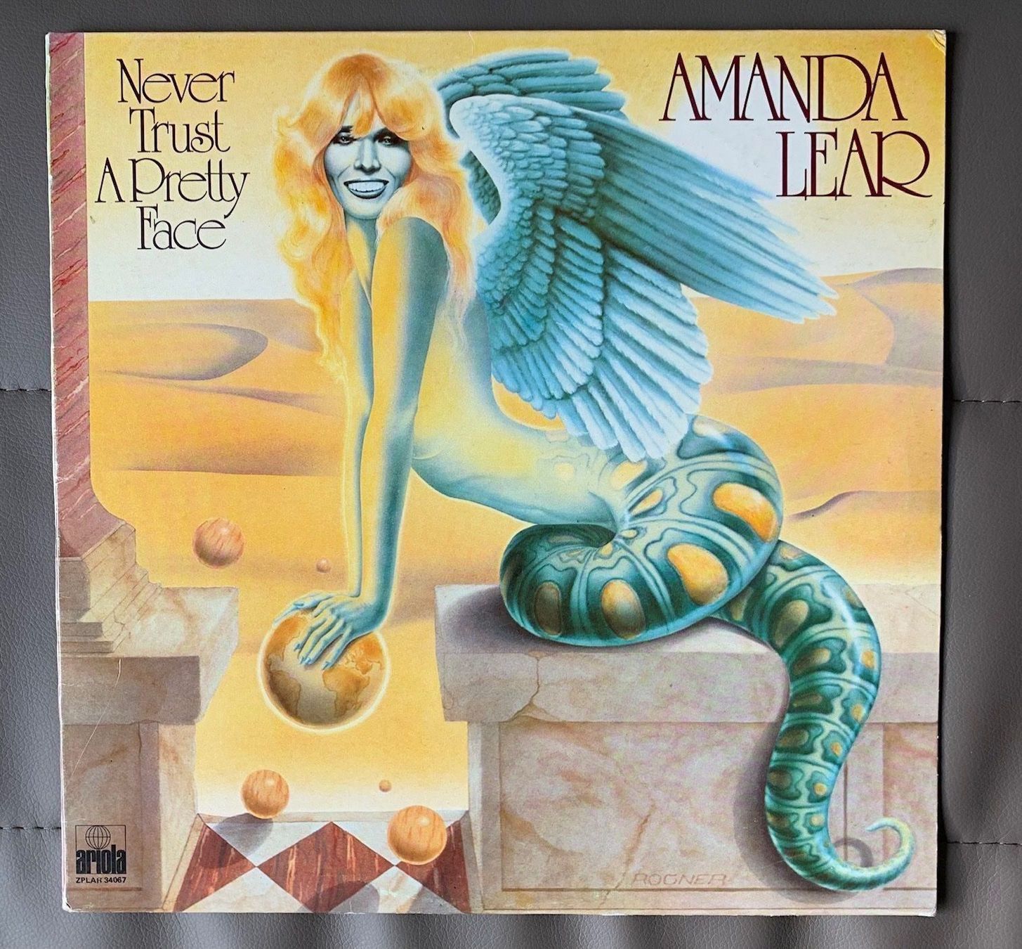 Dischi in vinile: AMANDA LEAR / NEVER TRUST A PRETTY FACE – Usato da Sarnen venduto da m-basic
