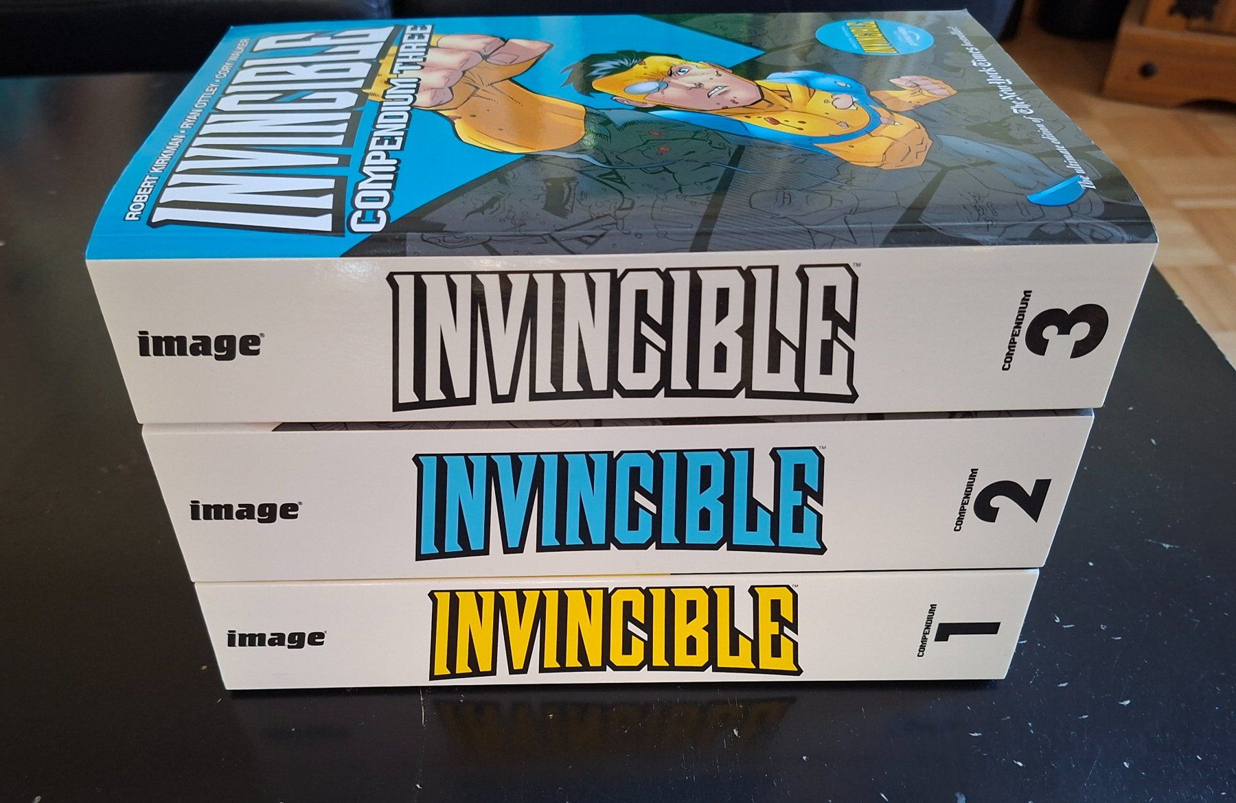 BD: Invincible Compendium  1-3 – D'occasion à Flumenthal par lev_t2xb 1