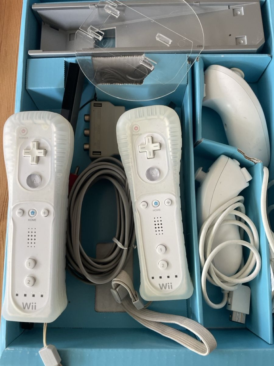 Nintendo Console: Nintendo Wii RVL-001 GameCube Compatible Complete Set + OVP – Usato da Thalwil venduto da jai_ypl7 3