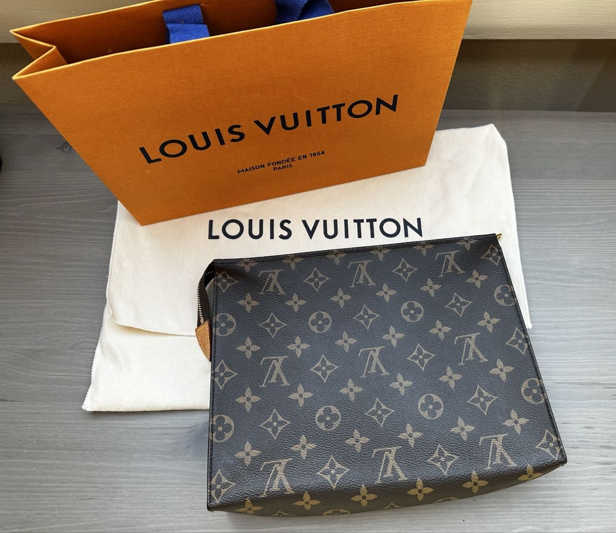 Louis Vuitton Borse: Louis Vuitton Pochette Monogram Canvas neuwertig – Usato da Uster venduto da TinA.. 2