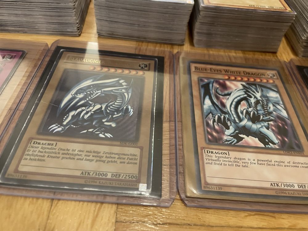 Yu-Gi-Oh! Karten Sammlung - 100 Karten Inkl. 10 Holos, Blauäugiger Drache & Dunkler Magier, NM