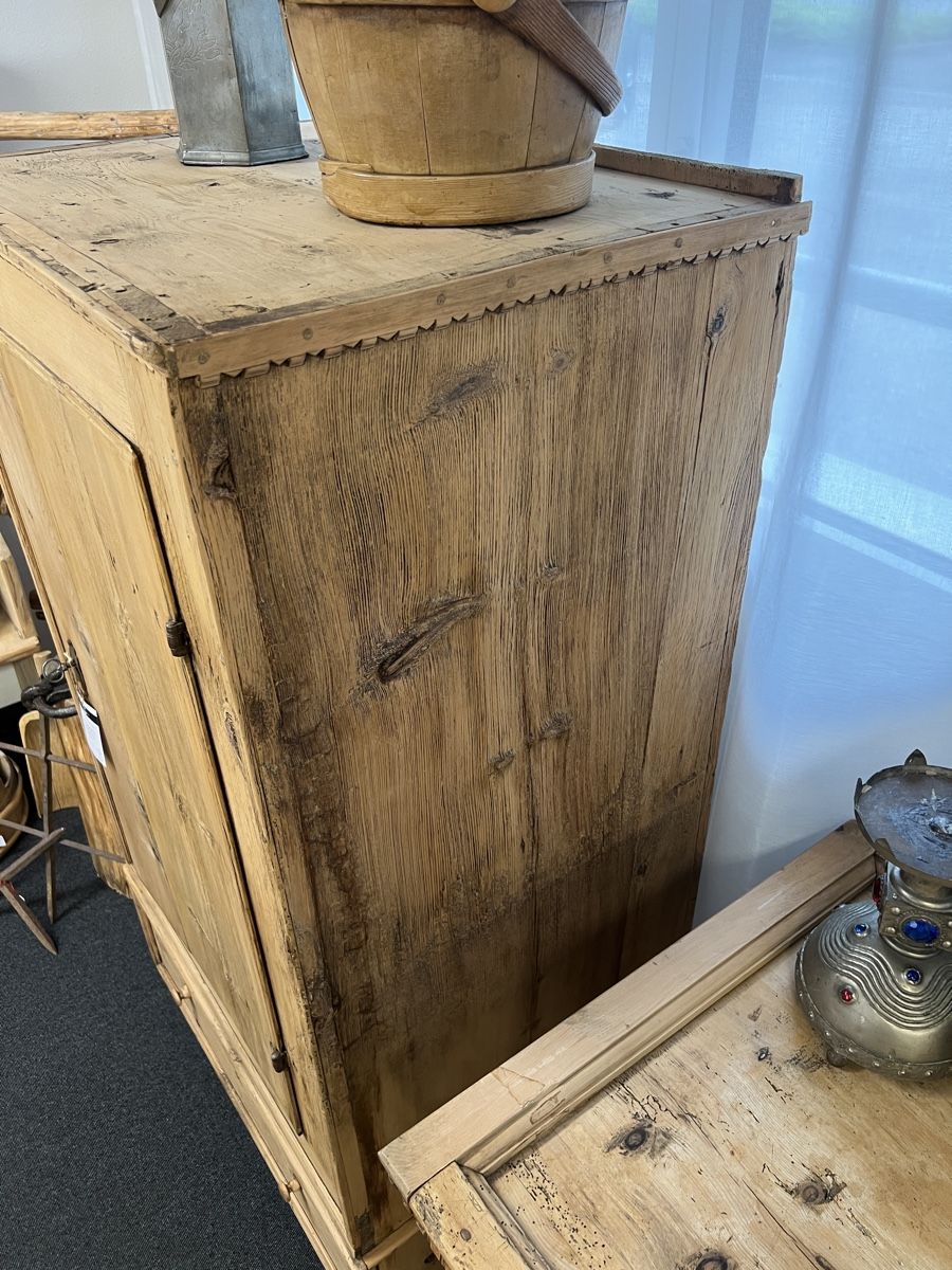 Schränke: Kleiner Arvenschrank – Gebraucht aus Gossau SG von Keller-Antiques 2