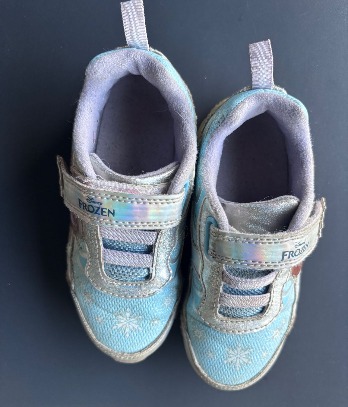 Scarpe per ragazze: Frozen Blinkende Sneaker Gr 27 – Usato da Brugg AG venduto da tsannen 1