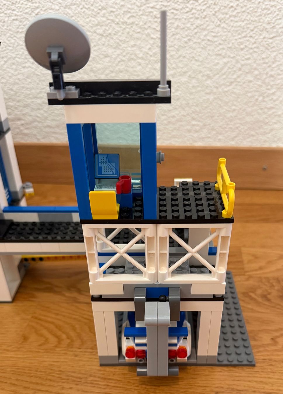 Lego Kit di costruzioni: Lego City 60141 Polizeistation – Usato da Burgdorf venduto da Mmaik 3