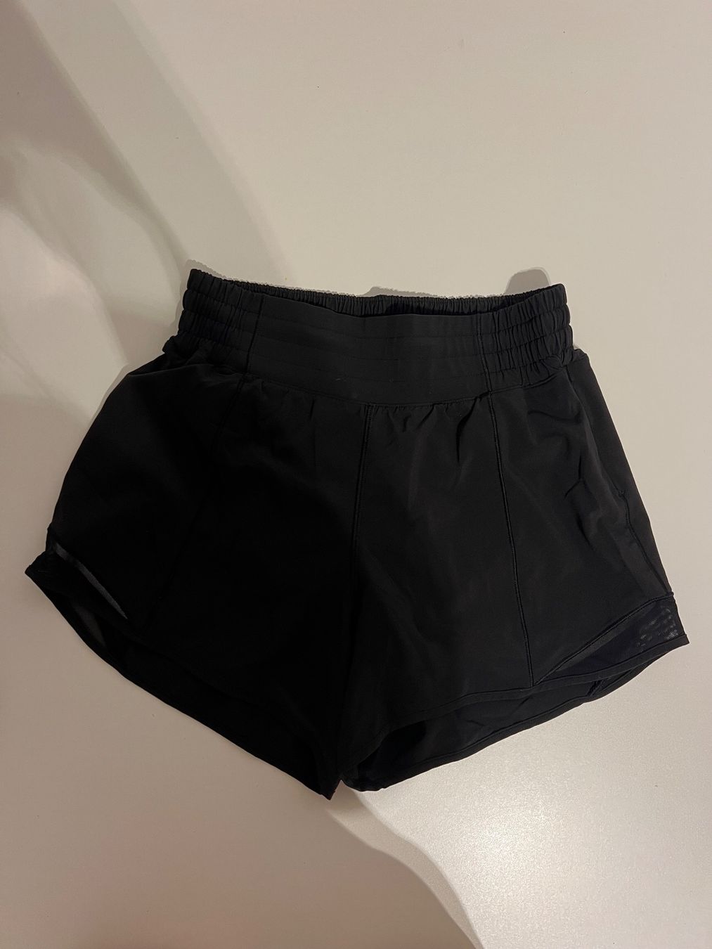 Lululemon Hosen: Lululemon Laufshorts – Gebraucht aus Erlenbach von paulina.rad