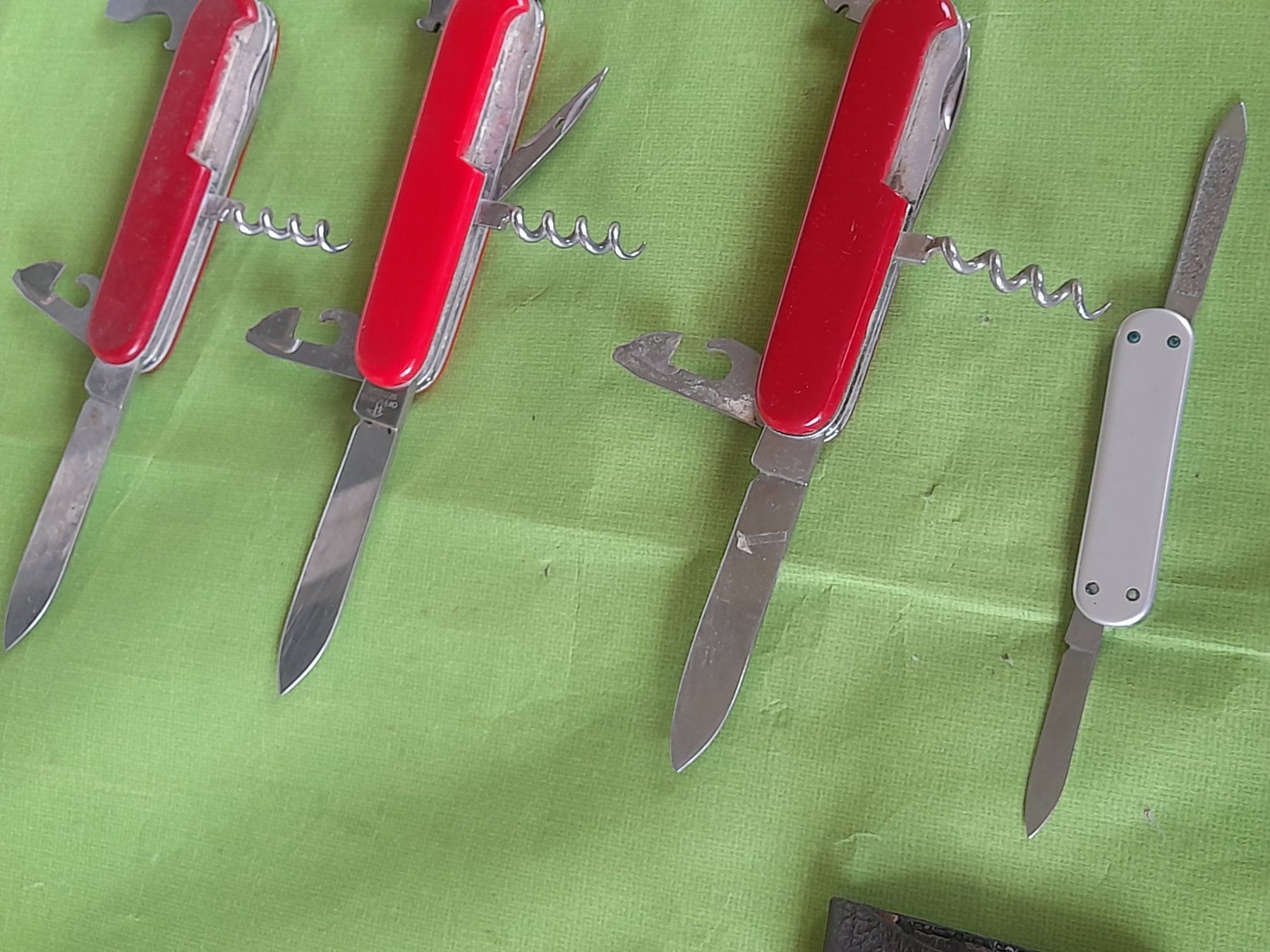 Victorinox Coltelli tascabile: 4 Taschenmesser/Werbemesser – Usato da Aeschi b.Spiez venduto da 52_wochen 8