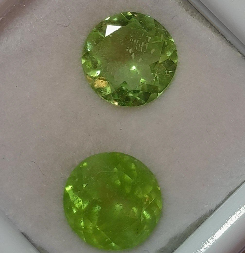 Pietre preziose: 2x Péridots ronds 8 mm - Valeur 190.- Fr – Nuovo (secondo la descrizione) da Grimisuat venduto da Valgem 2