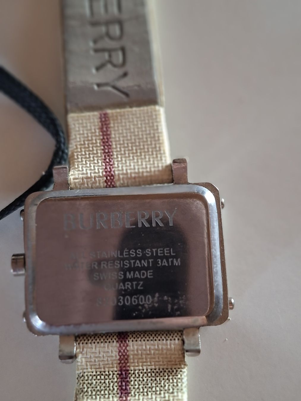 Burberry Uhren: Damen Uhr Burberry  – Gebraucht aus Dietlikon von Asany 4