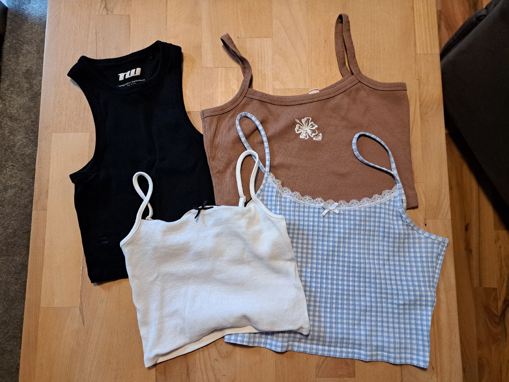 Lotti di vestiti: 4er Set Sommer Tops - S – Usato da Waldenburg venduto da Sysilu
