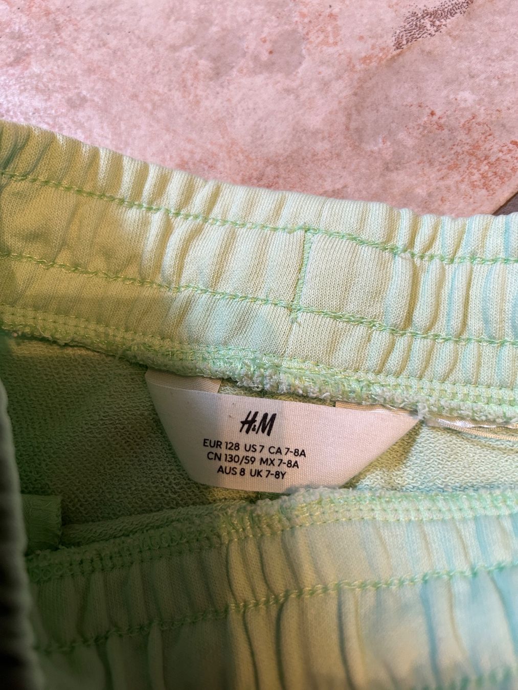 H&M Pantaloni: Hose kurz, Gr. 128, 2 Paar – Usato da Reichenburg venduto da nanuk015 2
